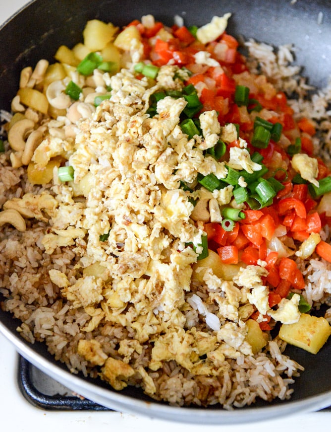 Pineapple Cashew Fried Rice I howsweeteats.com Pineapple Cashew Fried Rice I howsweeteats.com