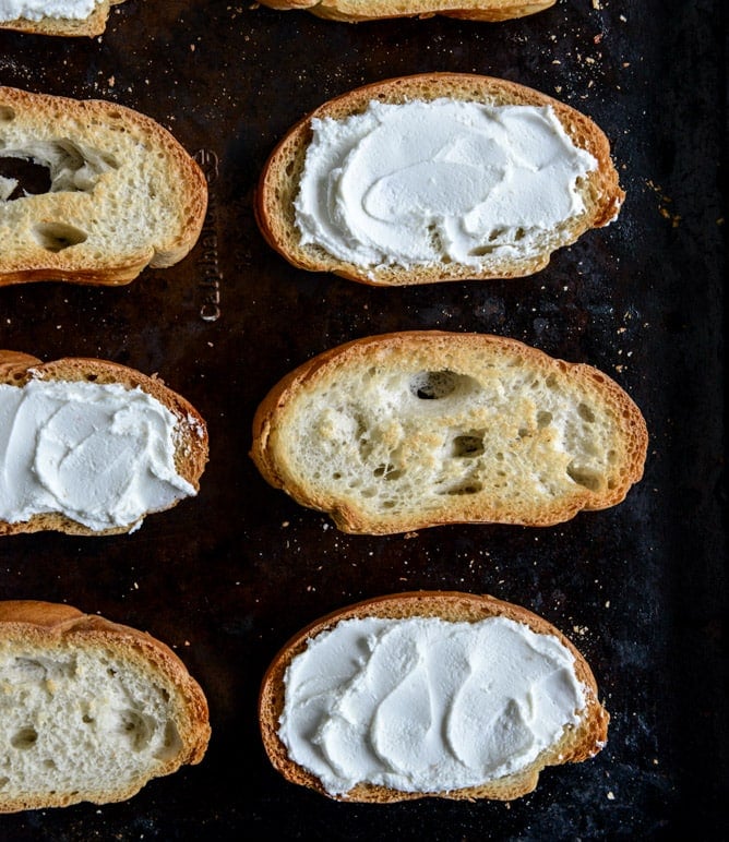 Summer Crostini with Whipped Roasted Garlic Goat Cheese I howsweeteats.com Summer Crostini with Whipped Roasted Garlic Goat Cheese I howsweeteats.com