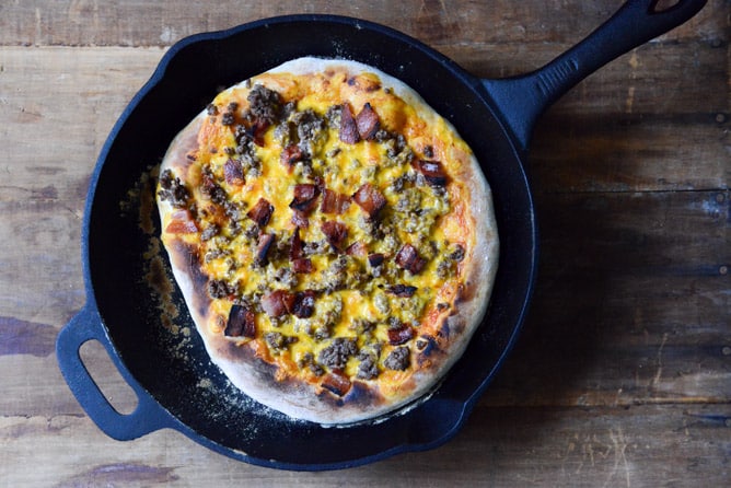Bacon Cheeseburger Skillet Pizza I howsweeteats.com Bacon Cheeseburger Skillet Pizza I howsweeteats.com