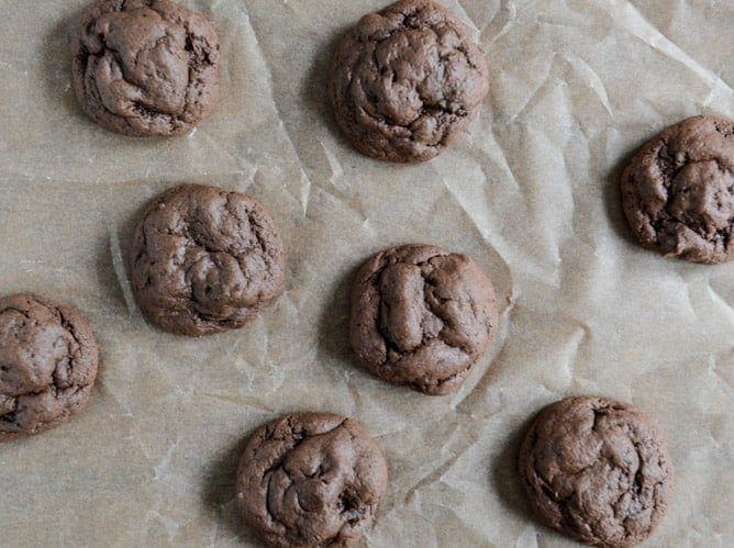 Double Chocolate Cheesecake Cookies I howsweeteats.com Double Chocolate Cheesecake Cookies I howsweeteats.com