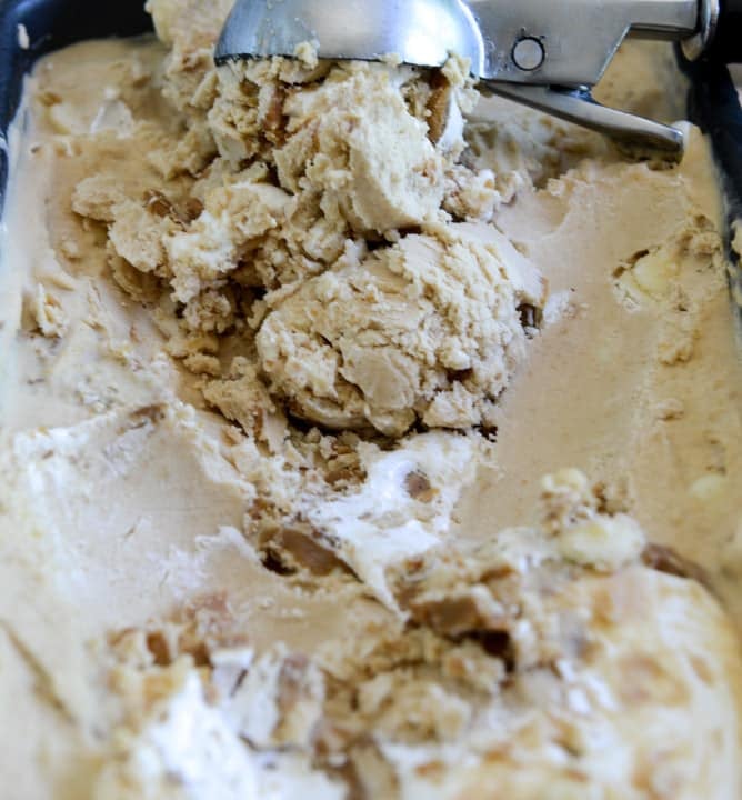 Fluffernutter Chip Ice Cream I howsweeteats.com Fluffernutter Chip Ice Cream I howsweeteats.com