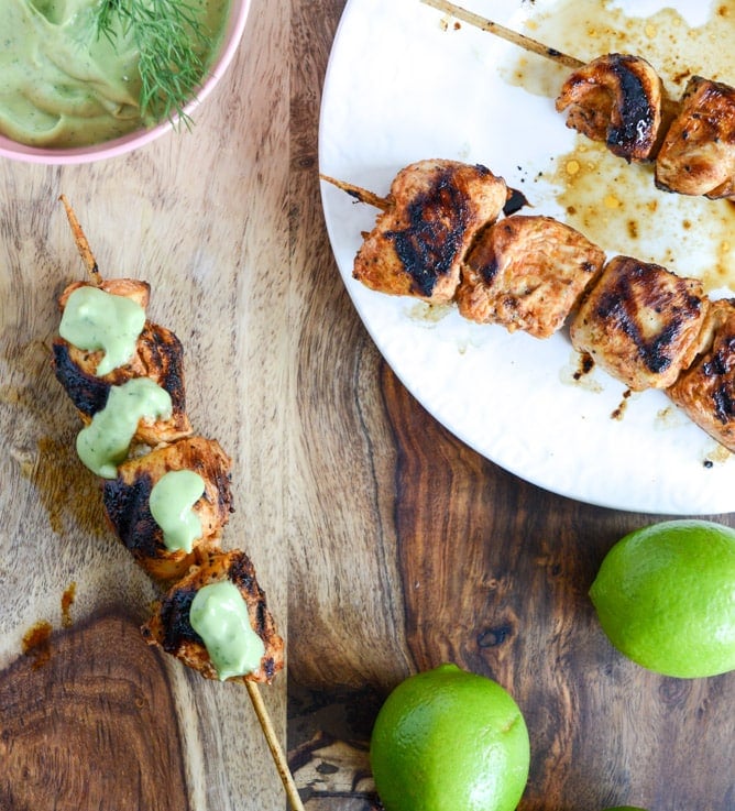 Chipotle Lime Grilled Chicken Skewers with Avocado Ranch I howsweeteats.com Chipotle Lime Grilled Chicken Skewers with Avocado Ranch I howsweeteats.com