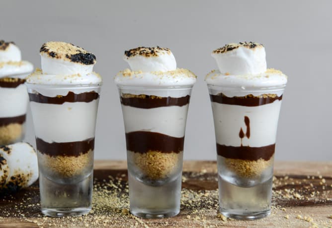 No Bake S'mores Cheesecakes I howsweeteats.com No Bake S'mores Cheesecakes I howsweeteats.com
