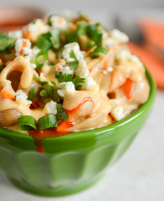Stovetop Buffalo Chicken Shells + Cheese I howsweeteats.com Stovetop Buffalo Chicken Shells + Cheese I howsweeteats.com