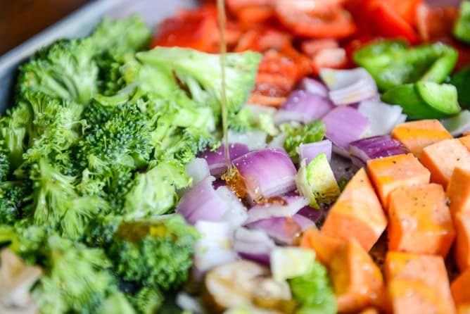 Honey Roasted Vegetable + Smoked Gouda Baked Penne I howsweeteats.com Honey Roasted Vegetable + Smoked Gouda Baked Penne I howsweeteats.com