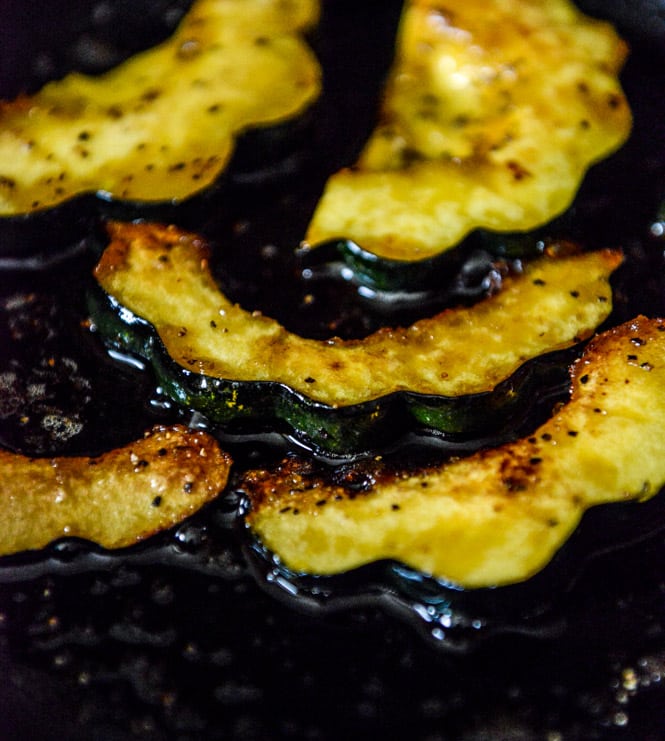 Autumn Arugula Salad with Caramelized Squash, Spiced Pecans and Pomegranate Ginger Vinaigrette I howsweeteats.com Autumn Arugula Salad with Caramelized Squash, Spiced Pecans and Pomegranate Ginger Vinaigrette I howsweeteats.com