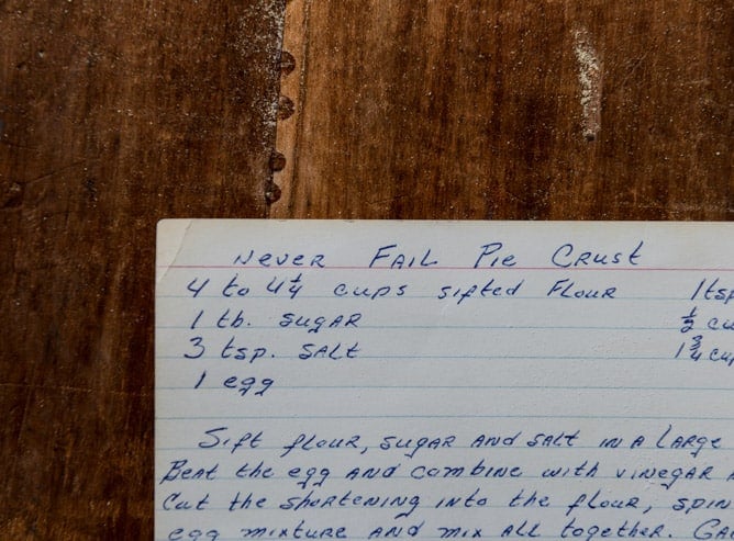 Cider Boubon Apple Pie with Oatmeal Cookie Crumble I howsweeteats.com Cider Boubon Apple Pie with Oatmeal Cookie Crumble I howsweeteats.com