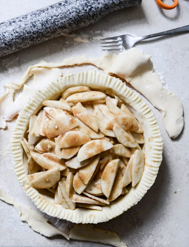 Cider Boubon Apple Pie with Oatmeal Cookie Crumble I howsweeteats.com Cider Boubon Apple Pie with Oatmeal Cookie Crumble I howsweeteats.com