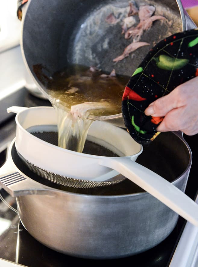 How To Make Gravy - Step by Step I howsweeteats.com How To Make Gravy - Step by Step I howsweeteats.com