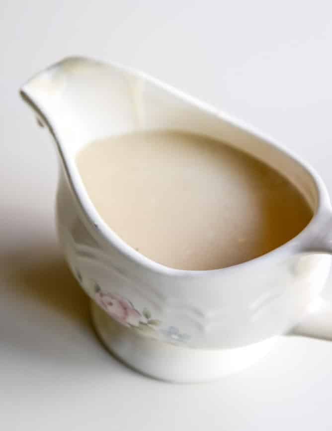 How To Make Gravy - Step by Step I howsweeteats.com How To Make Gravy - Step by Step I howsweeteats.com