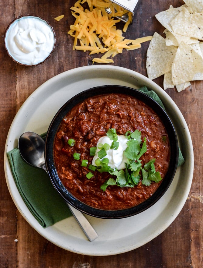 Crockpot Pulled Pork Chili I howsweeteats.com Crockpot Pulled Pork Chili I howsweeteats.com