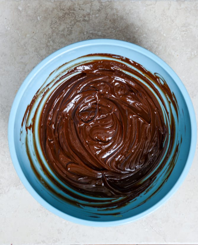 Chocolate Cream Slab Pie I howsweeteats.com Chocolate Cream Slab Pie I howsweeteats.com