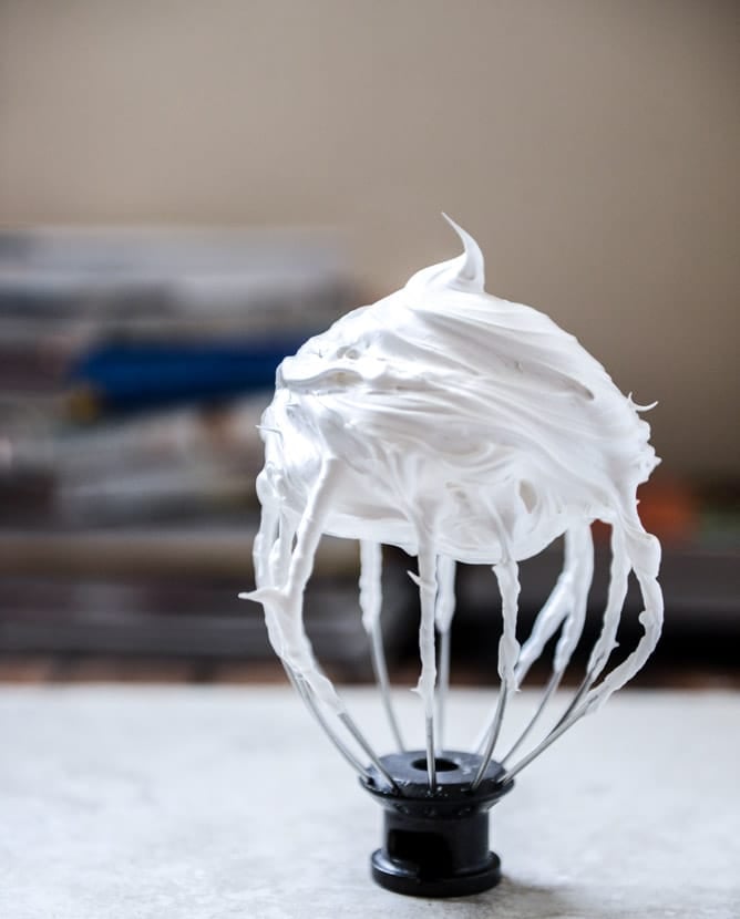 Toasted Marshmallow Cream Hot Chocolate I howsweeteats.com Toasted Marshmallow Cream Hot Chocolate I howsweeteats.com