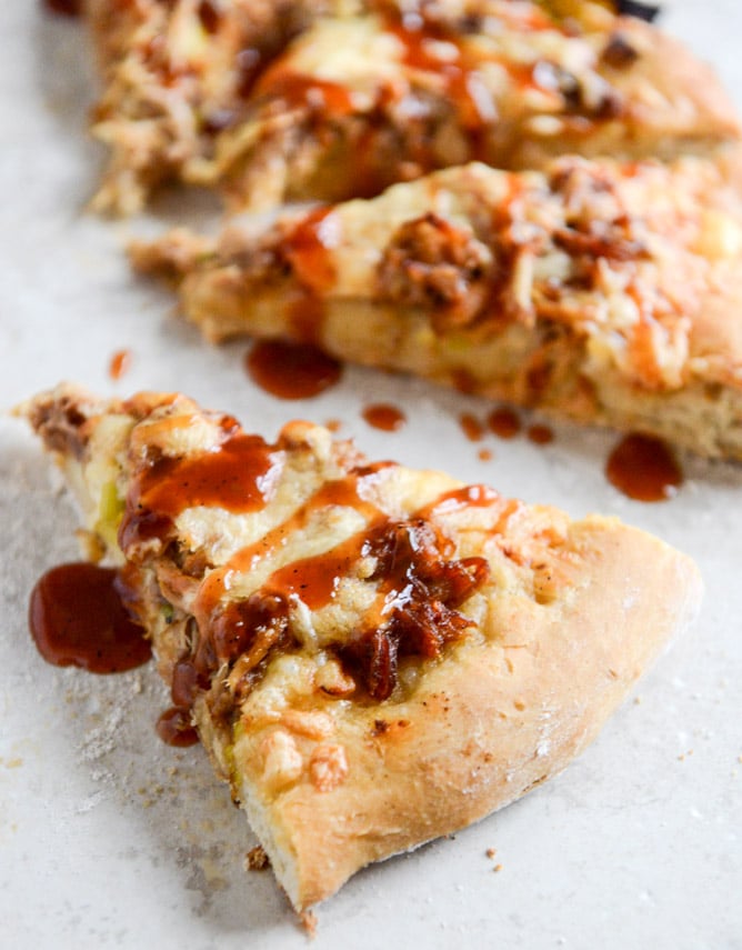 Pulled Pork Pizza with Maple Leeks, Roasted Garlic and Aged Cheddar I howsweeteats.com Pulled Pork Pizza with Maple Leeks, Roasted Garlic and Aged Cheddar I howsweeteats.com