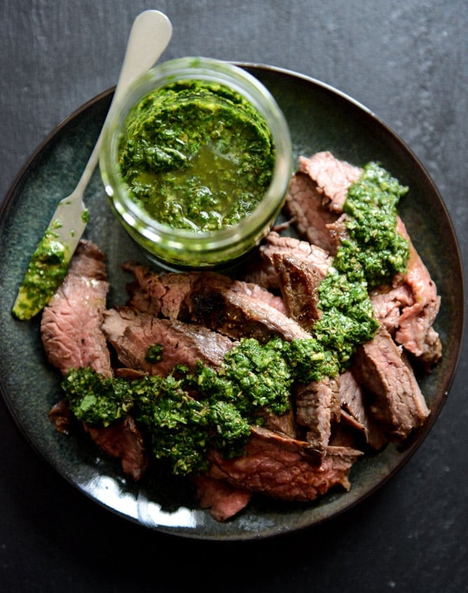 Garlic Brown Sugar Flank Steak with Chimichurri I howsweeteats.com Garlic Brown Sugar Flank Steak with Chimichurri I howsweeteats.com