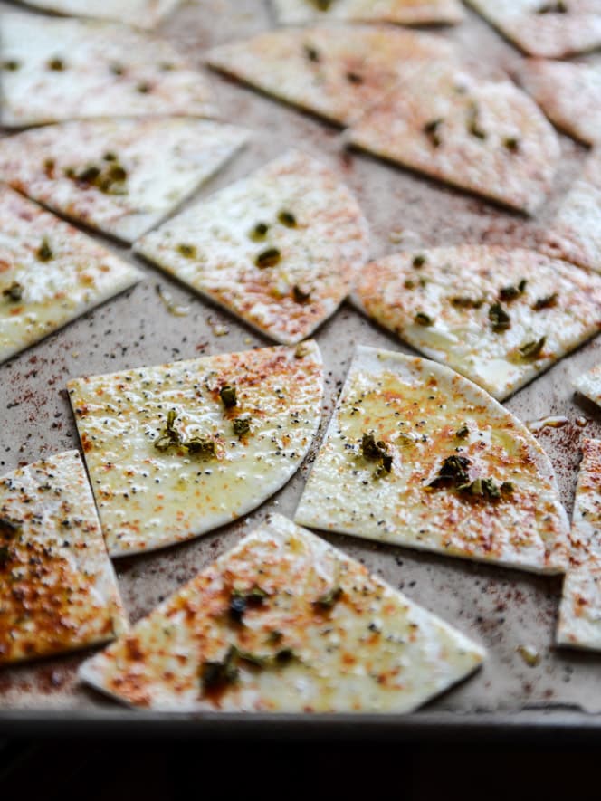 Jalapeño Honey Hummus with Spiced Olive Oil Tortilla Chips I howsweeteats.com Jalapeño Honey Hummus with Spiced Olive Oil Tortilla Chips I howsweeteats.com