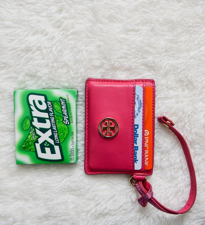 what's in my purse I howsweeteats.com what's in my purse I howsweeteats.com