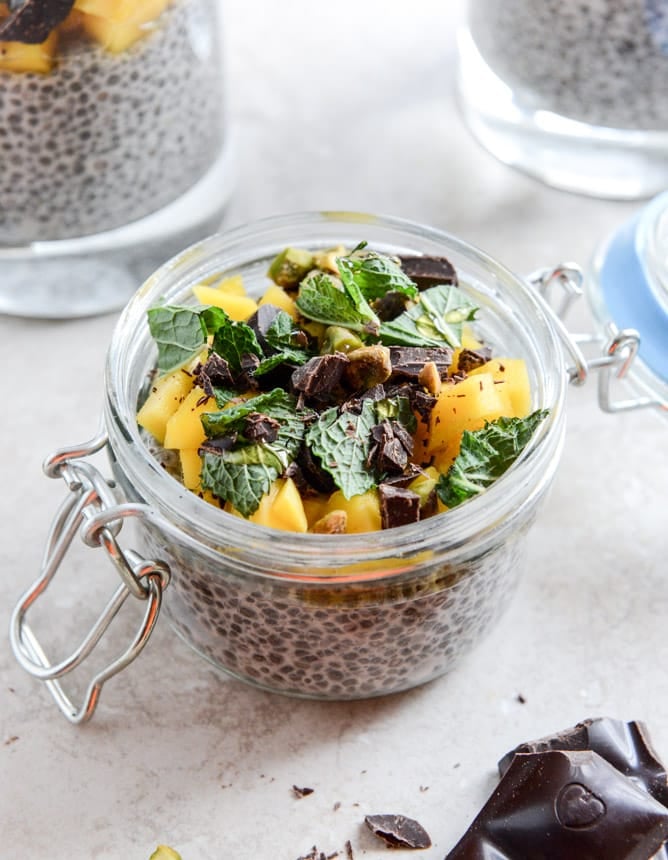 Vanilla Bean Chia Pudding with Fresh Mint, Mango, Pistachios + Dark Chocolate I howsweeteats.com Vanilla Bean Chia Pudding with Fresh Mint, Mango, Pistachios + Dark Chocolate I howsweeteats.com