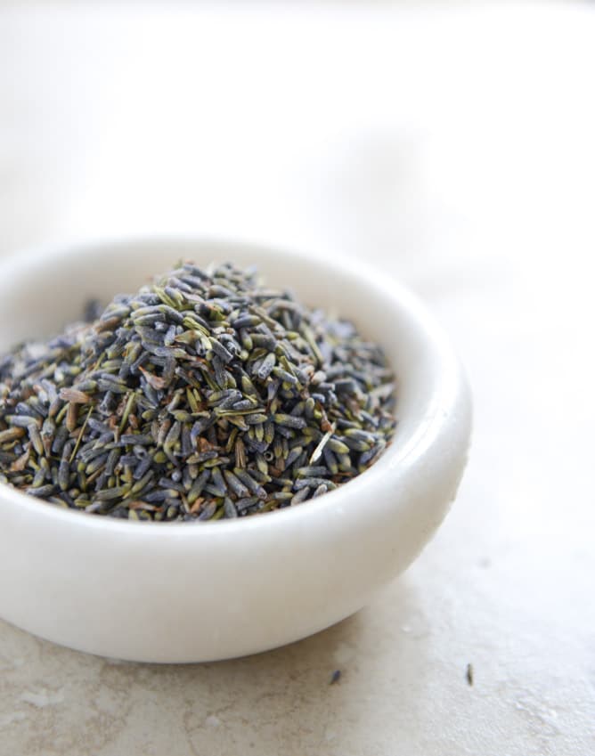 white chocolate lavender ice cream I howsweeteats.com white chocolate lavender ice cream I howsweeteats.com