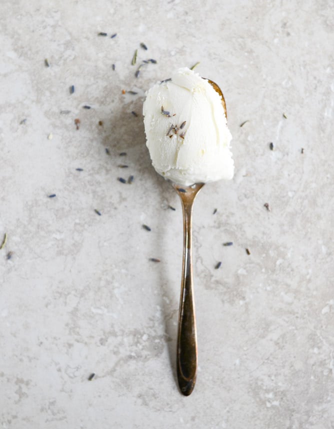 white chocolate lavender ice cream I howsweeteats.com white chocolate lavender ice cream I howsweeteats.com