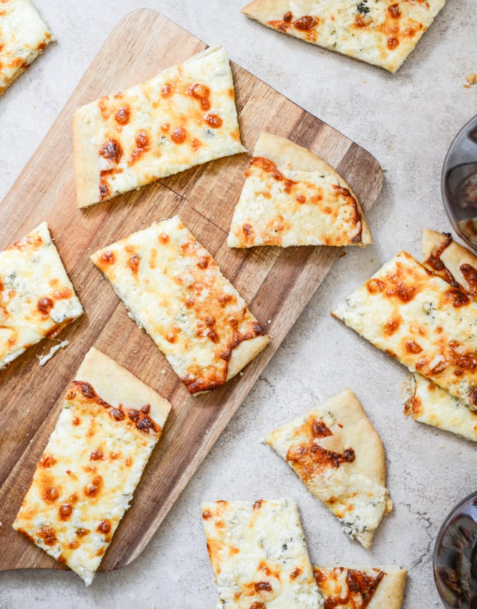 Quattro Formaggi Flatbread I howsweeteats.com