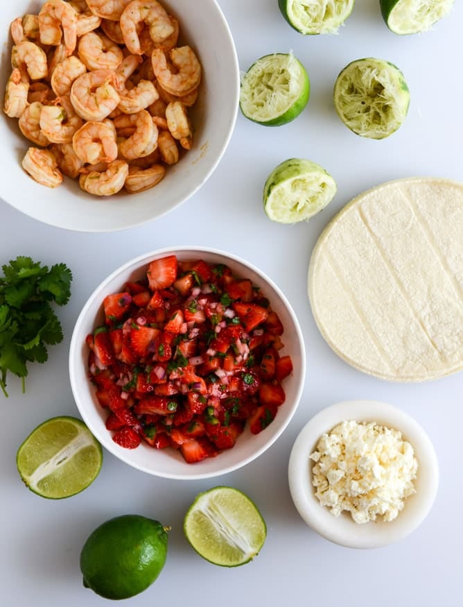 Chipotle Lime Shrimp Tacos with Strawberry Salsa I howsweeteats.com