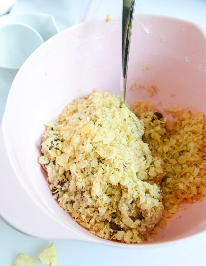 chewy potato chip chocolate chip cookies I howsweeteats.com