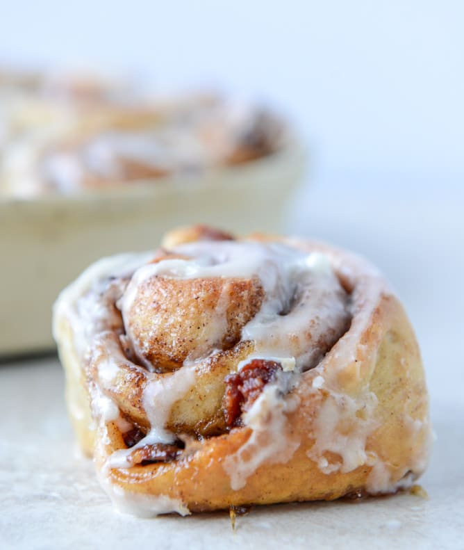 bacon cinnamon rolls I howsweeteats.com