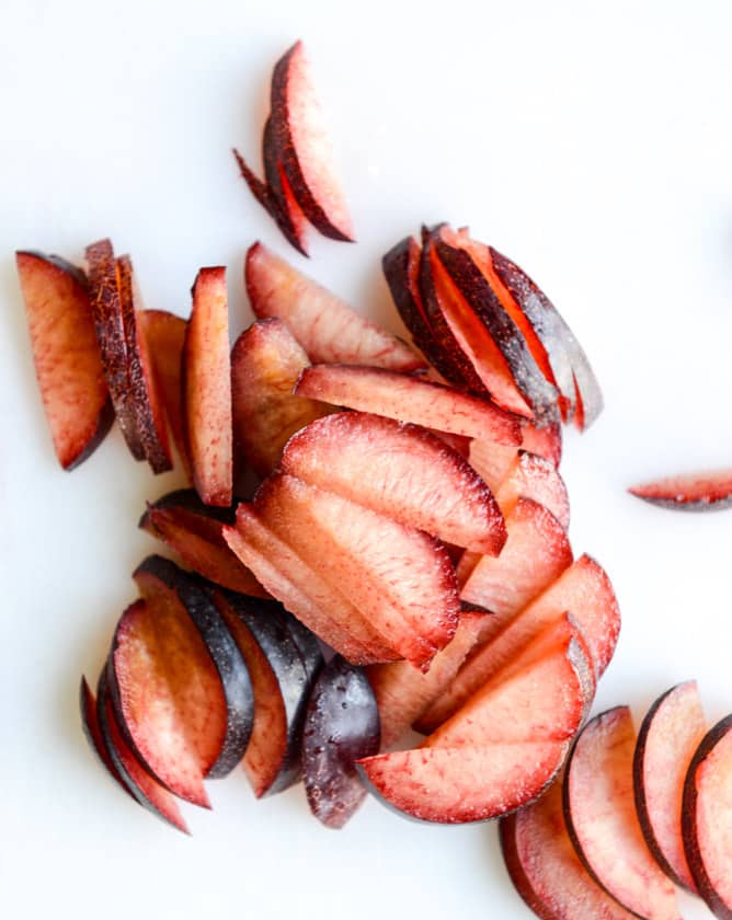 baked breakfast quinoa with plums and pistachios I howsweeteats.com