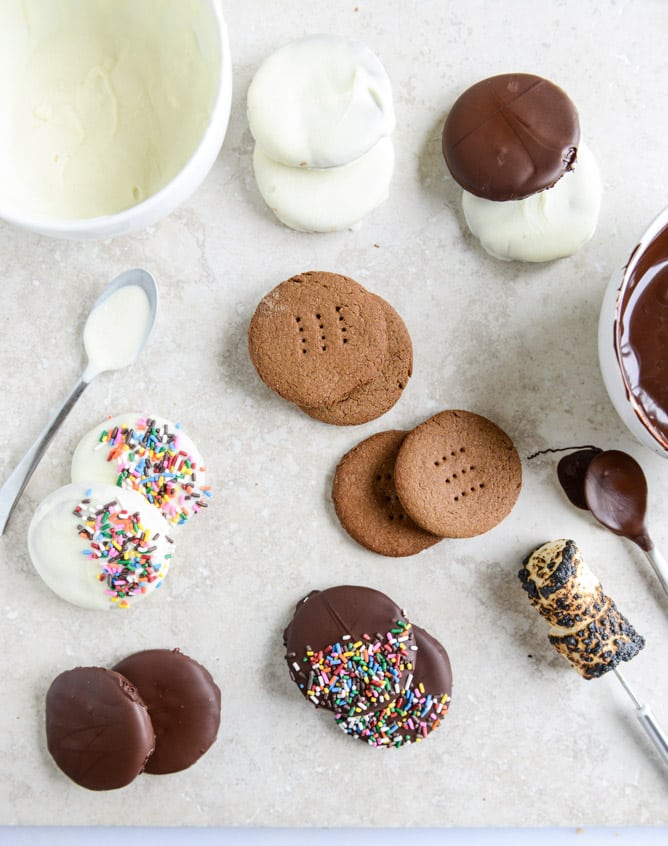 homemade chocolate covered graham crackers I howsweeteats.com