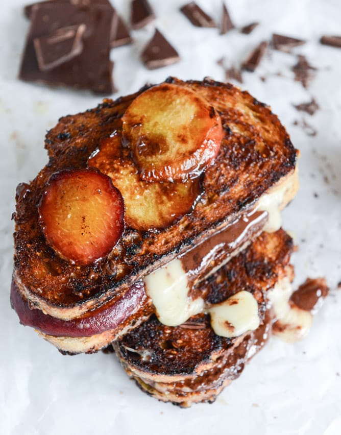 caramelized peach, mascarpone + chocolate grilled cheese I howsweeteats.com