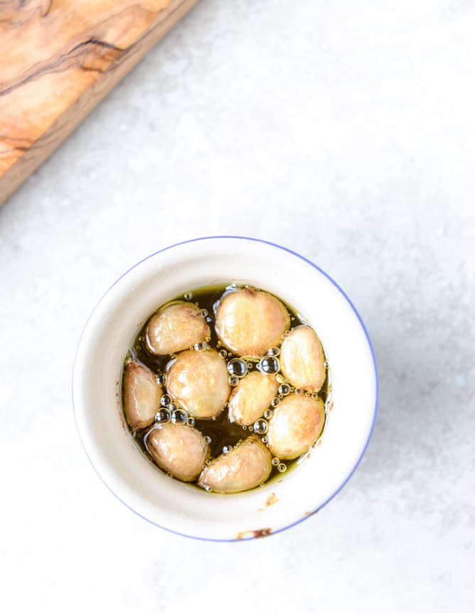 baked goat cheese with roasted garlic and pull-apart baguettes I howsweeteats.com