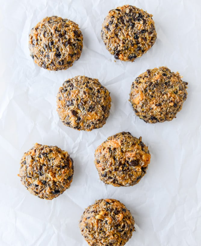 butternut black bean burgers with chipotle ketchup I howsweeteats.com