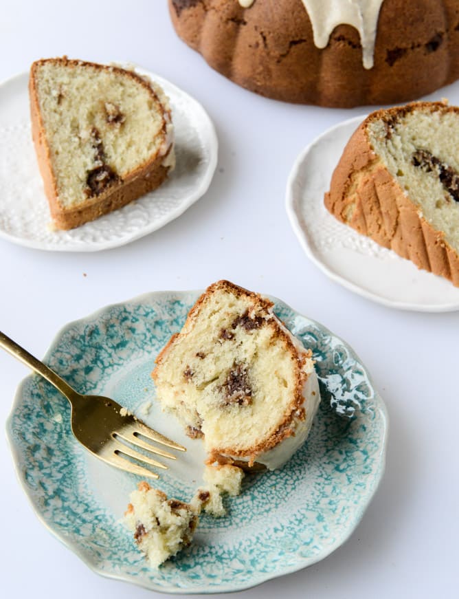 sour cream coffee cake with brown butter glaze I howsweeteats.com