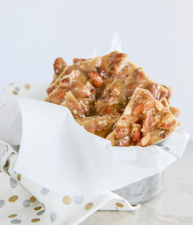 bacon almond brittle with vanilla beans I howsweeteats.com