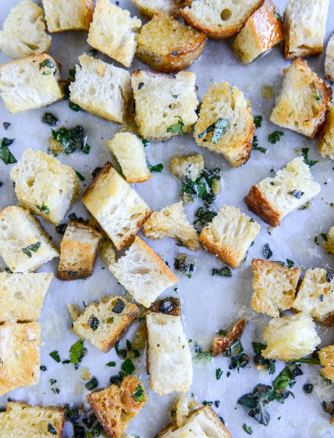 baby kale breakfast salad I howsweeteats.com