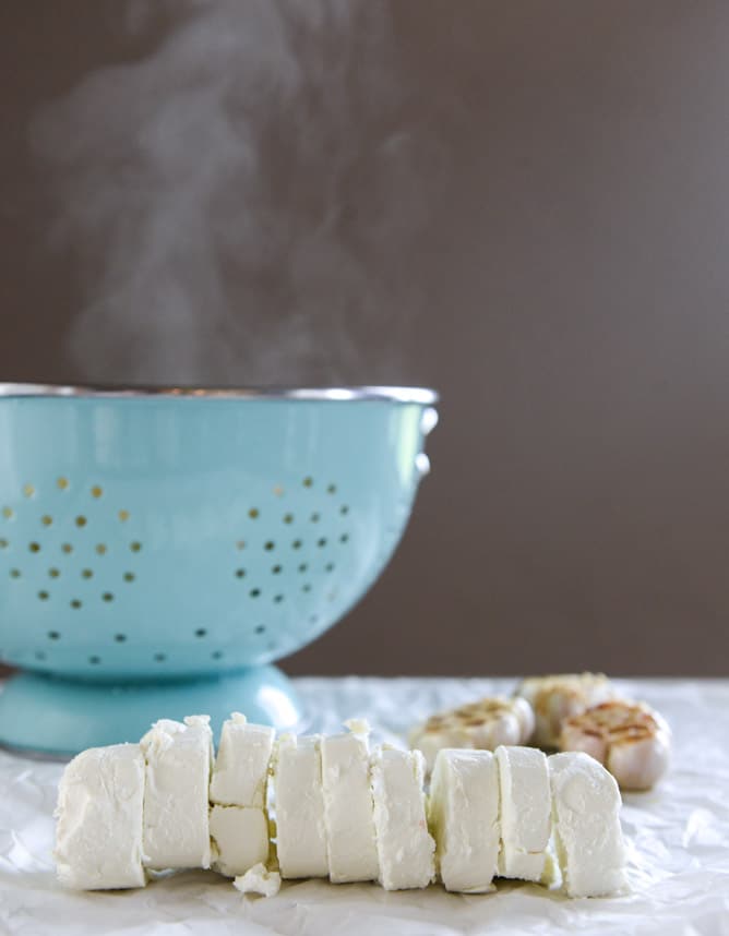 roasted garlic goat cheese mashed potatoes I howsweeteats.com