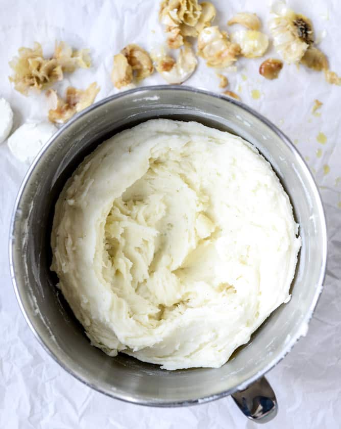 roasted garlic goat cheese mashed potatoes I howsweeteats.com