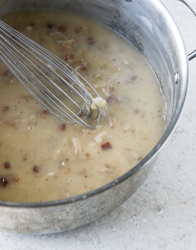 how to make caramelized shallot bacon gravy I howsweeteats.com