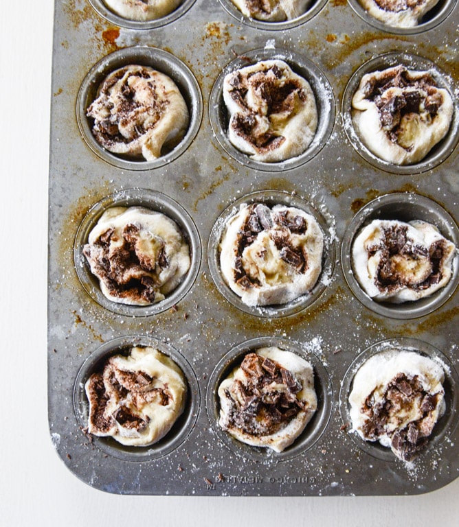 chocolate cinnamon babka muffins I howsweeteats.com