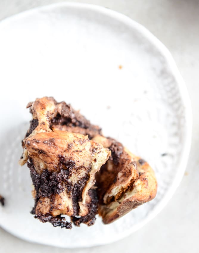 chocolate cinnamon babka muffins I howsweeteats.com