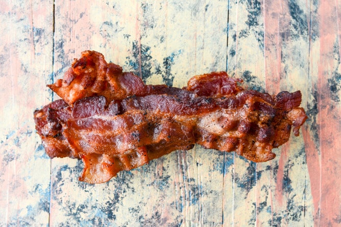 hot pepper bacon popcorn with a chocolate drizzle I howsweeteats.com