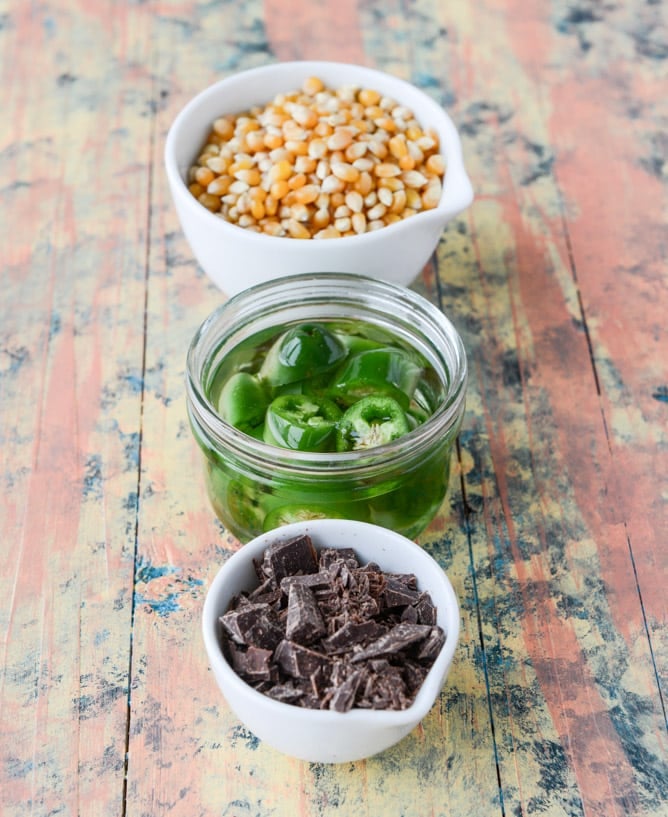 hot pepper bacon popcorn with a chocolate drizzle I howsweeteats.com