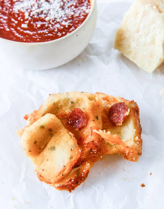 pepperoni pizza pull apart breads I howsweeteats.com