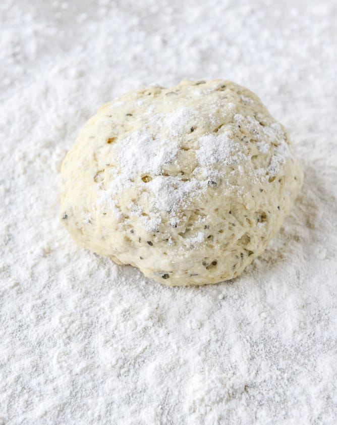 30 Minute Cheesy Artichoke Skillet Flatbread I howsweeteats.com