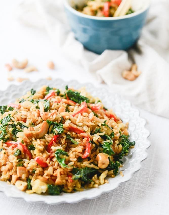garlic kale and cashew fried rice I howsweeteats.com