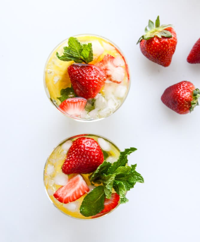 pineapple sangria I howsweeteats.com