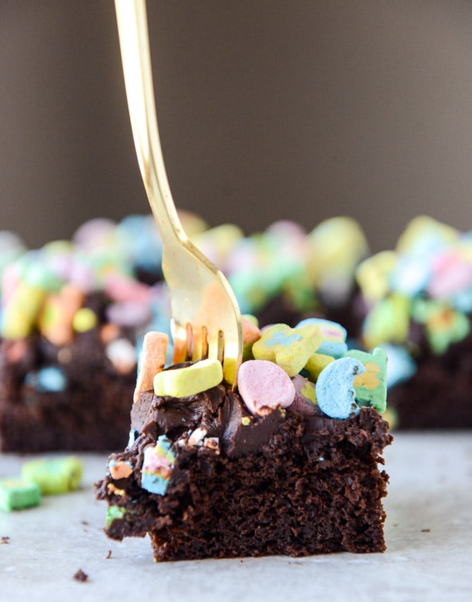 one bowl fudgy whiskey chocolate cake - with irish cream chocolate ganache (and lucky charms marshmallows...) I howsweeteats.com