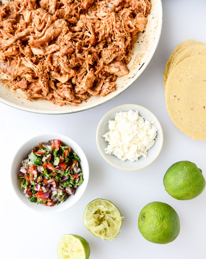 easy weeknight chicken tacos I howsweeteats.com