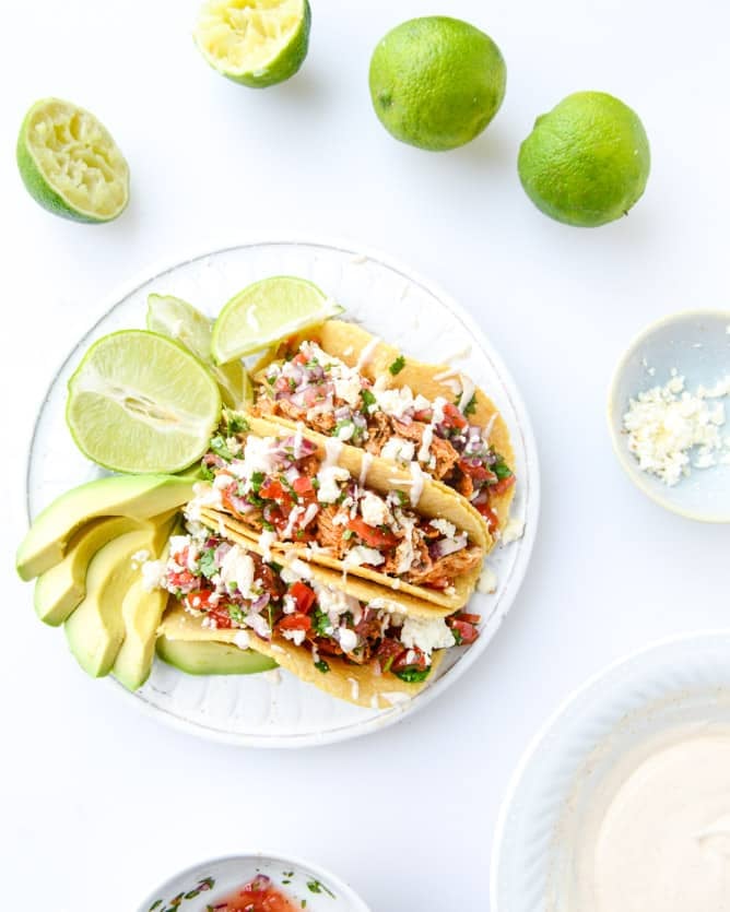 easy weeknight chicken tacos I howsweeteats.com